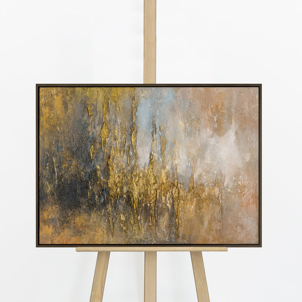 Handgemaltes Acrylbild „Kristallwasser" Querformat auf Staffelei – goldene Kristallströme auf Anthrazit & Beige, dunkler Rahmen, 50x70 cm
