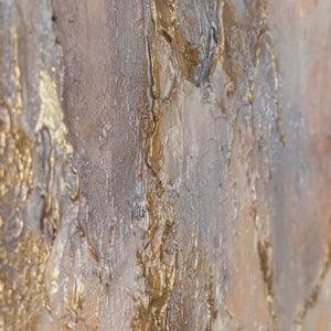 Abstraktes Leinwandbild „Goldener Regen" – Nahaufnahme der goldenen Reliefströme auf grauem Grund