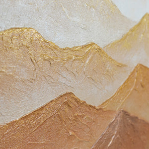 Geschichtete Bergsilhouetten auf Leinwand – handgefertigte Relieftextur in Terrakotta und Gold