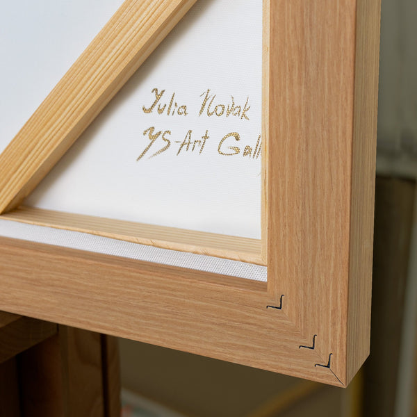 Abstraktes Hochformat Wandbild 50x70 cm – Goldwelle und Holzoptik als außergewöhnlicher Blickfang