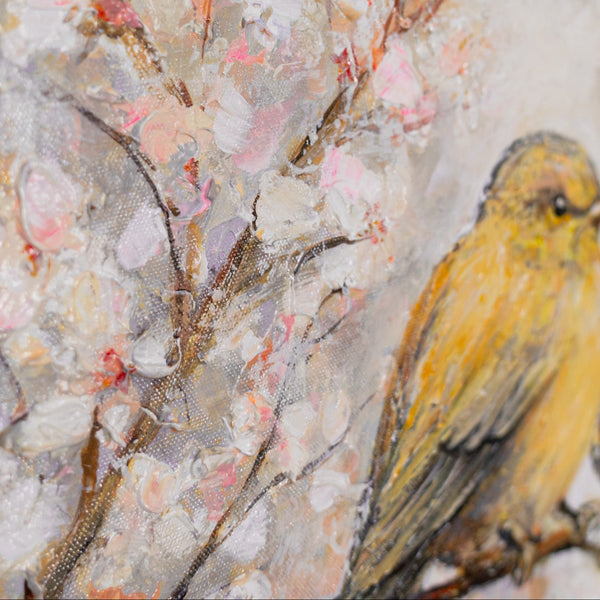 Zwei goldene Vögel auf Kirschblüte – handgefertigte Tiermalerei in Rosa und Beige 