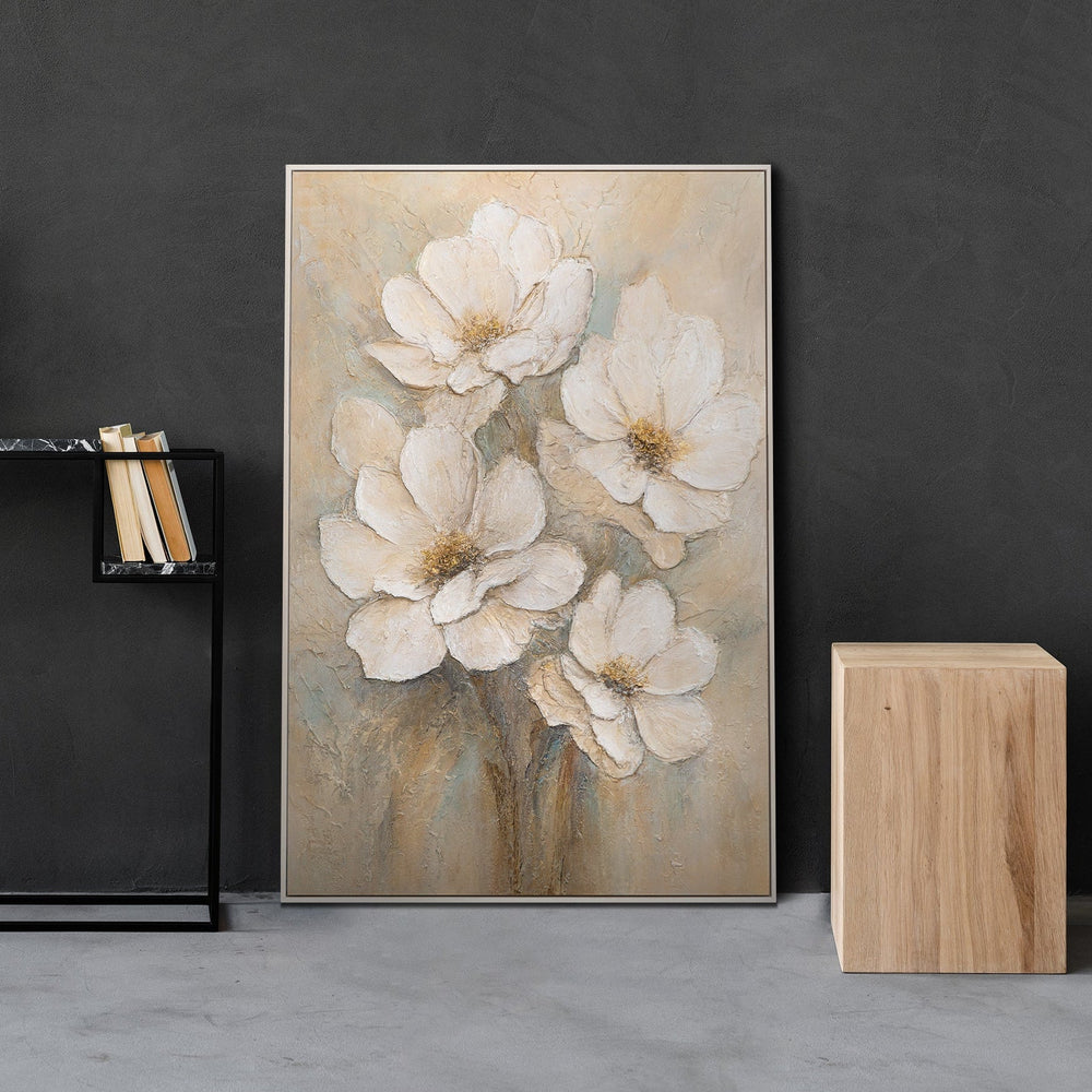 Handgemaltes Blumenbild für Arztpraxis in Weiß und Beige