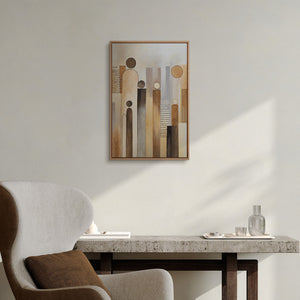 Handgemaltes Figurenbild „Stadt der Figuren" an der Wand – abstrakte Stadtsilhouette mit Rahmen