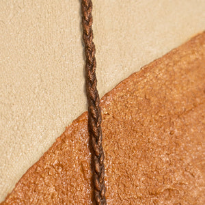 Abstrakte vertikale Linie auf Leinwand in Terrakotta, moderne Kunst