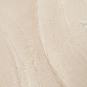 Detail eines abstrakten Leinwandbildes mit Struktur in Cremeweiß, Relief Oberfläche