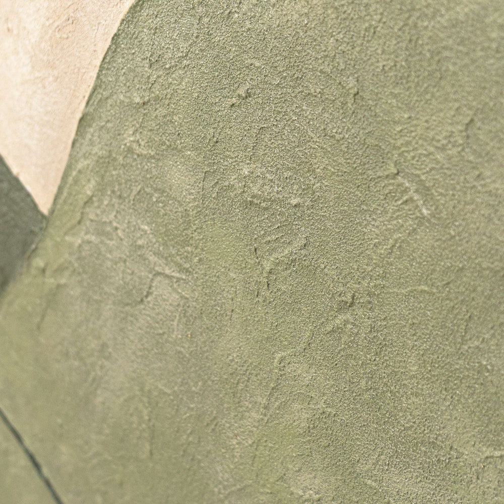 Abstraktes Leinwandbild mit luftiger mineralischer Struktur in Beige
