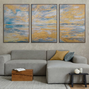 „Goldene Bucht“ – Handgemaltes Triptychon mit Küstenlandschaft und grauem Rahmen