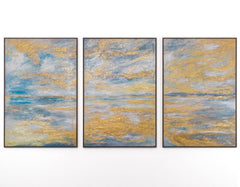 „Goldene Bucht“ – Handgemaltes Triptychon mit Küstenlandschaft und grauem Rahmen