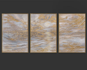 „Meeresleuchten“ – Handgemaltes Küsten-Triptychon mit goldenem Rahmen