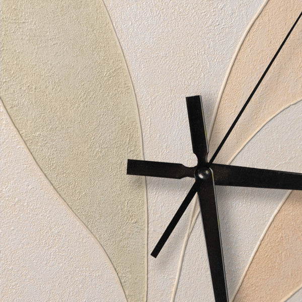 Handgemalte originelle Wanduhr mit floraler Abstraktion – 35×35 cm