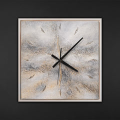 Wanduhr modern quadratisch – Lautlose Designer Wanduhr in Grau, Beige und Gold mit weißem Rahmen