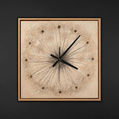 Wanduhr modern quadratisch – Lautlose Designer Wanduhr mit Pusteblumen Motiv in Beige mit hellem Holzrahmen
