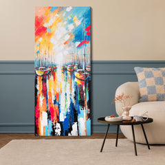 Wandbild mit Booten im Wohnzimmer – vertikale bunte Wanddeko